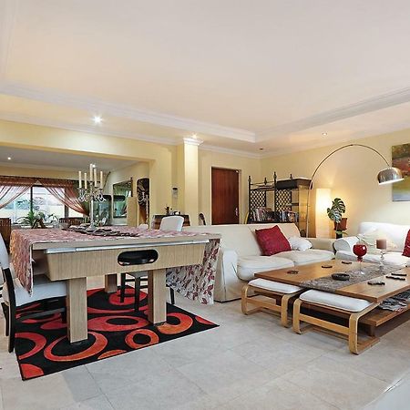 Natalie Guesthouse Bloubergstrand Bagian luar foto