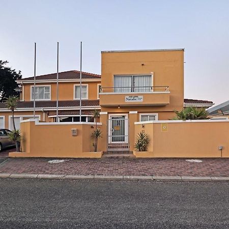 Natalie Guesthouse Bloubergstrand Bagian luar foto
