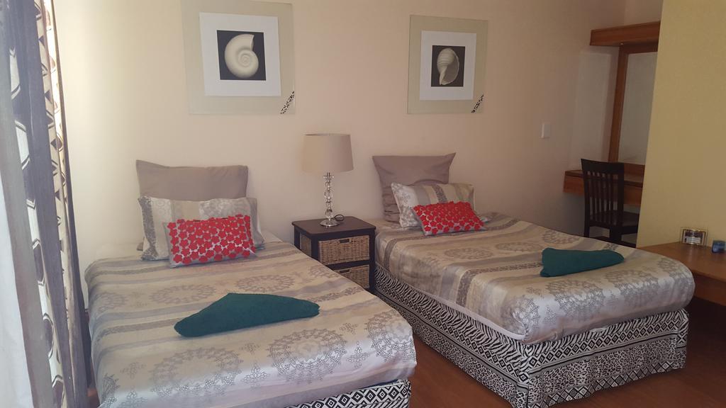 Natalie Guesthouse Bloubergstrand Bagian luar foto