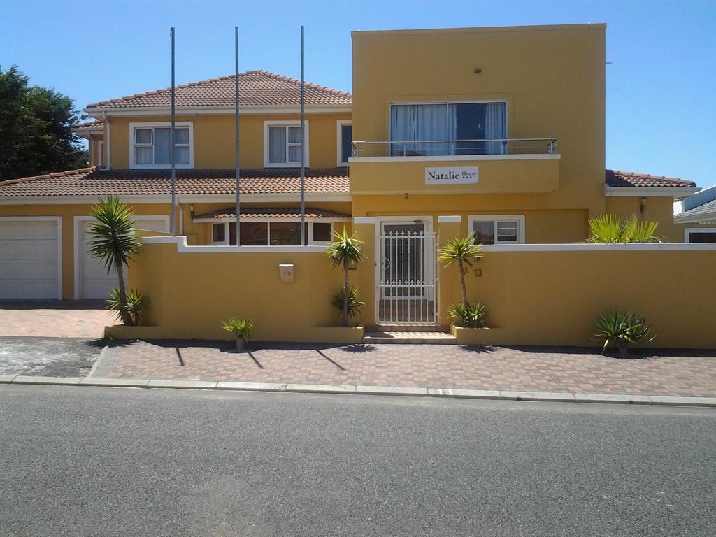 Natalie Guesthouse Bloubergstrand Bagian luar foto