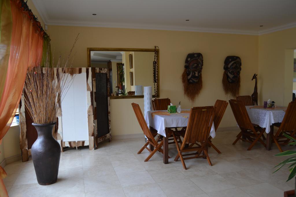 Natalie Guesthouse Bloubergstrand Bagian luar foto