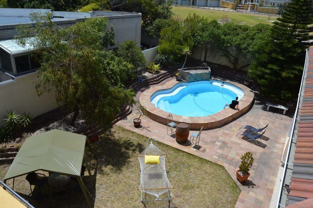 Natalie Guesthouse Bloubergstrand Bagian luar foto