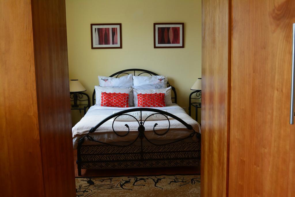 Natalie Guesthouse Bloubergstrand Bagian luar foto