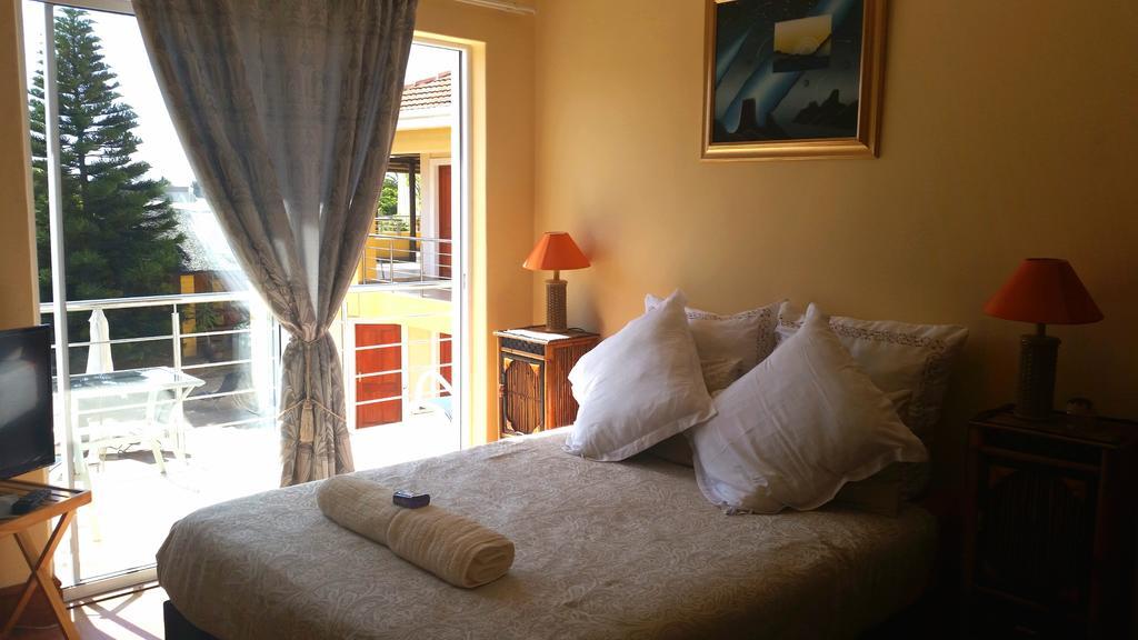 Natalie Guesthouse Bloubergstrand Bagian luar foto