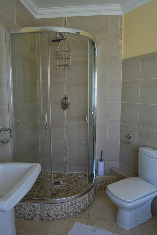 Natalie Guesthouse Bloubergstrand Bagian luar foto