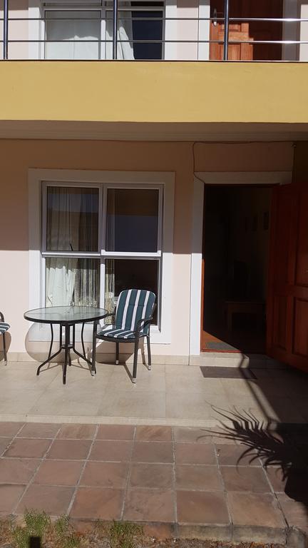 Natalie Guesthouse Bloubergstrand Bagian luar foto