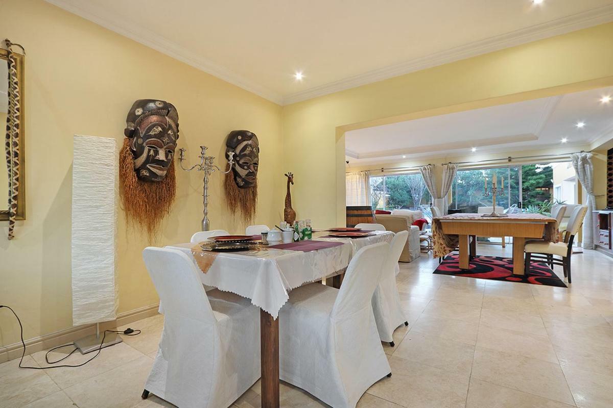 Natalie Guesthouse Bloubergstrand Bagian luar foto