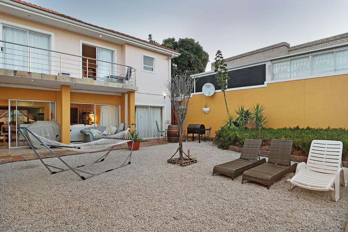 Natalie Guesthouse Bloubergstrand Bagian luar foto