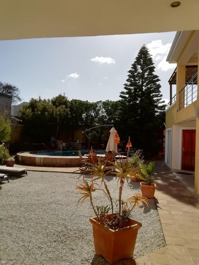 Natalie Guesthouse Bloubergstrand Bagian luar foto